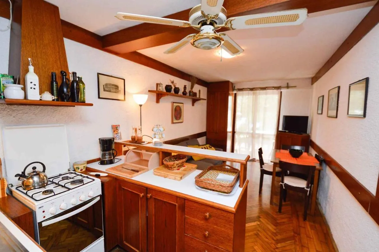 Apartment In Pula/Istrien 10862 Veruda